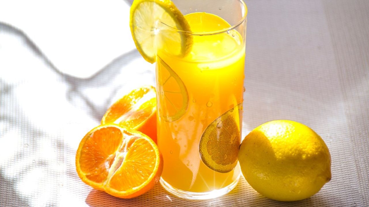 Hazır almaya son! 1 adet limon ve 1 portakaldan tam 3 litre limonata!