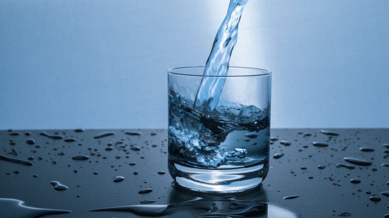 Günde kaç bardak su içmeliyiz? Su içerek zayıflamak mümkün mü?